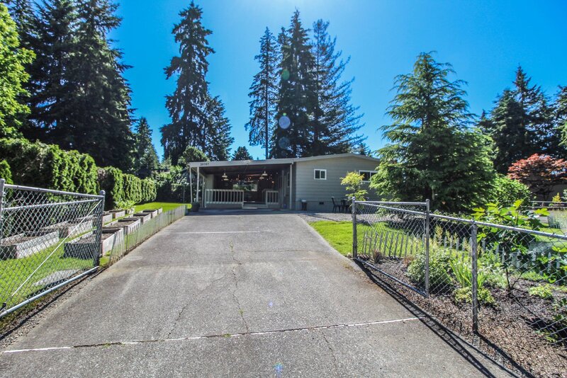 Bothell House: 20707 31st Dr SE