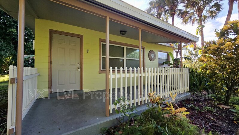 North Fort Myers House: 240 W. Mariana Ave