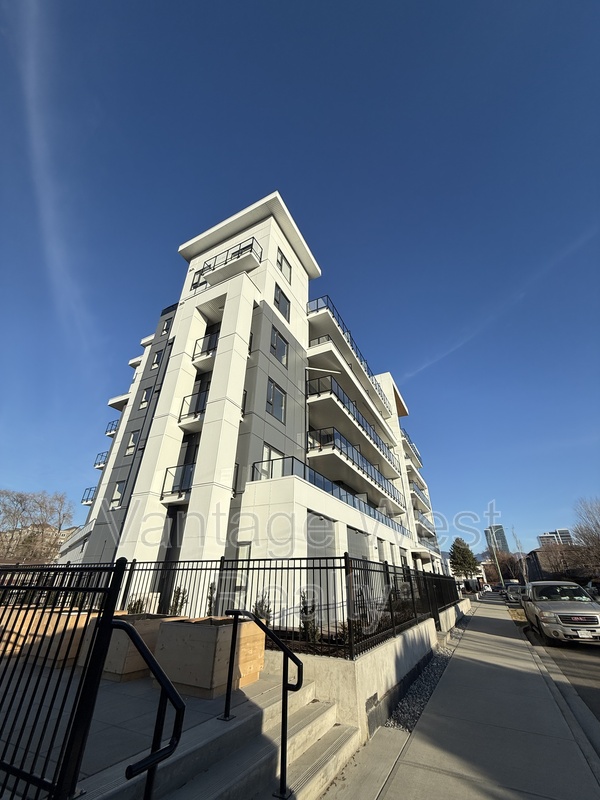Kelowna Condo: 218-1380 Pridham Ave