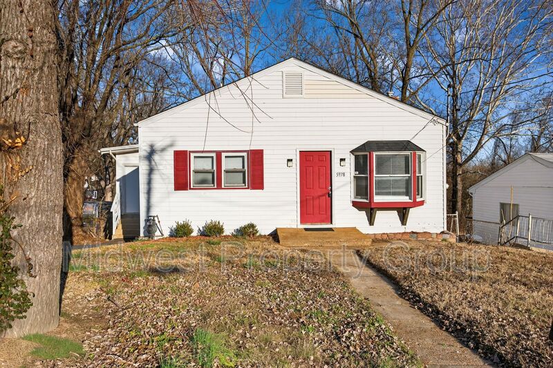 Saint Louis House: 5978 Laurette Avenue