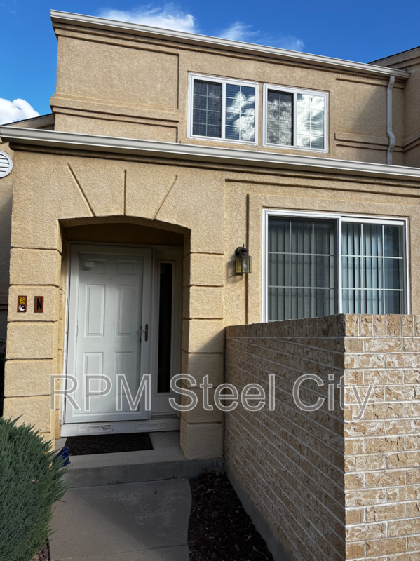 Pueblo Townhome: 4141 OUtlook Blvd