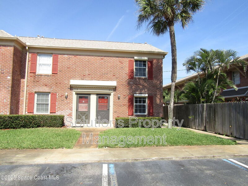 Indian Harbour Beach Townhome: 910 South Colonial Court