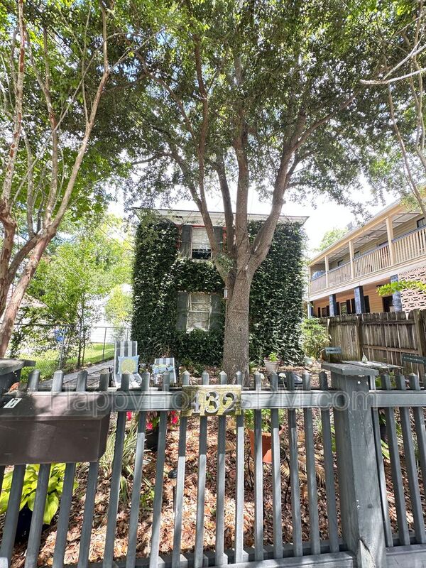 Charleston House: 432 Race Street