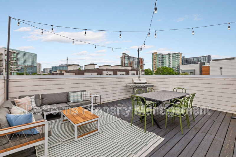 Nashville House: 807 13th Avenue South
