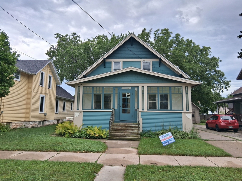 Oshkosh Condo: 343 West 14th Avenue - 343 Lower