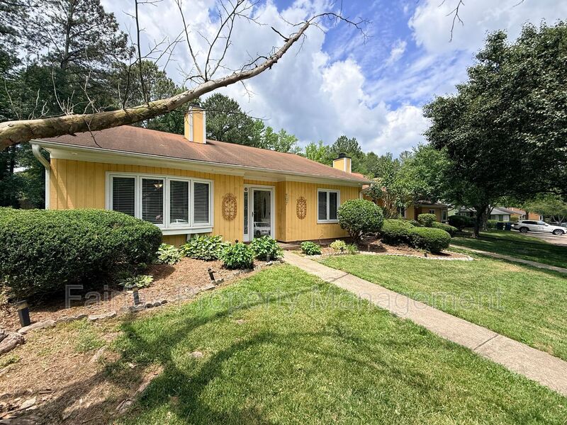 Durham Condo: 107 Perriwinkle Pl