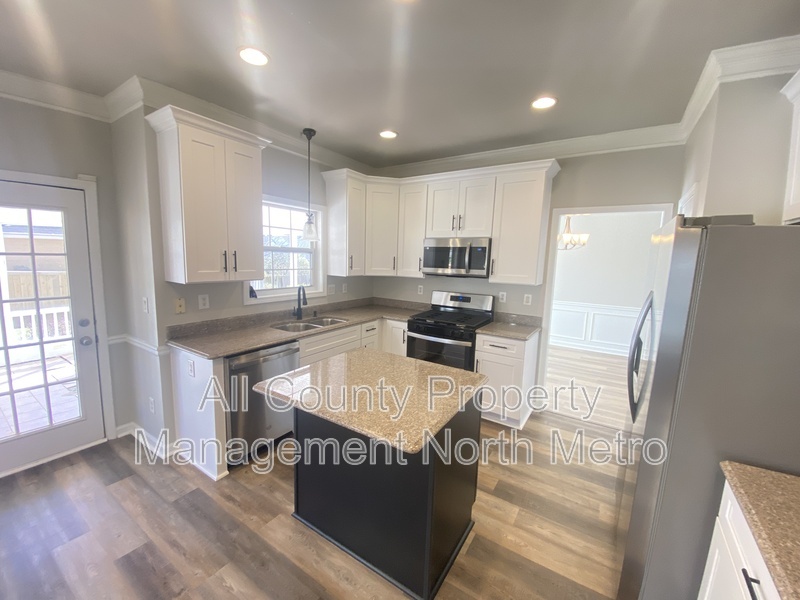 Roswell House: 1610 Elgaen Place Drive