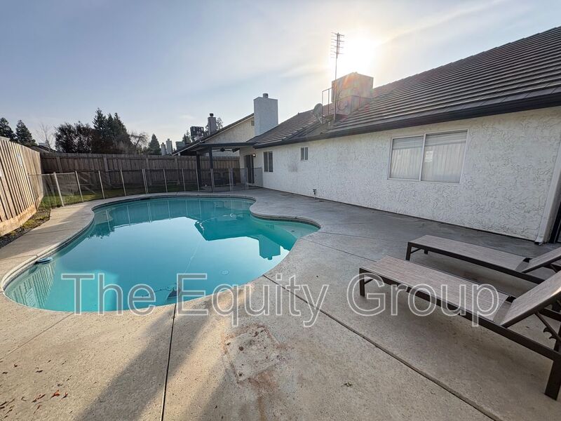 Visalia House: 3908 South Dans St