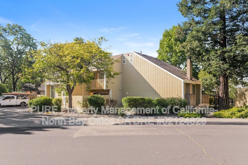 Windsor House: 9631 Old Redwood Hwy