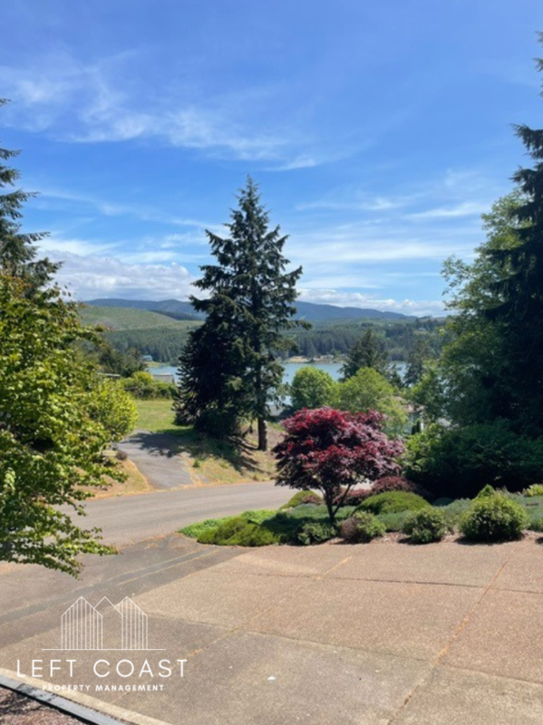 Lincoln City House: 1545 Northeast Regatta Way