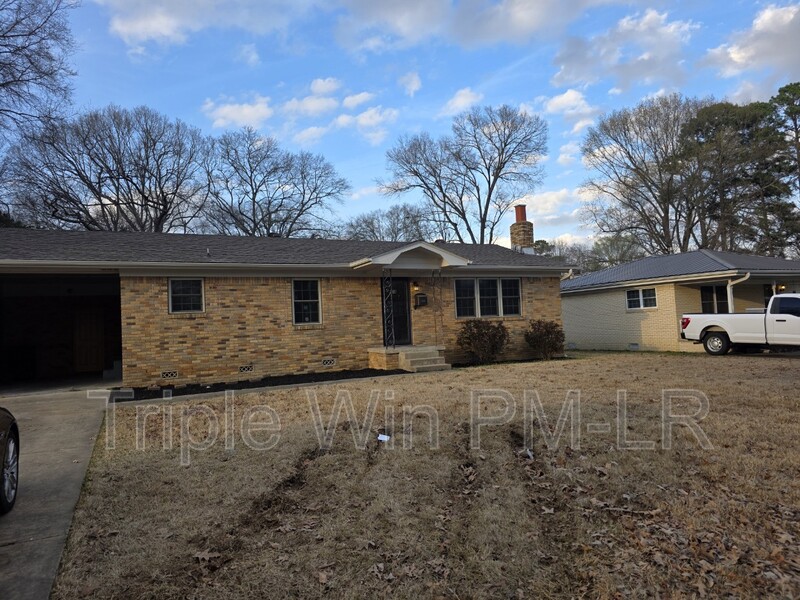 Jacksonville House: 608 West Martin St