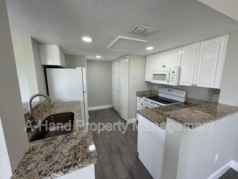 Davenport Condo: 1334 Washington Palm Loop