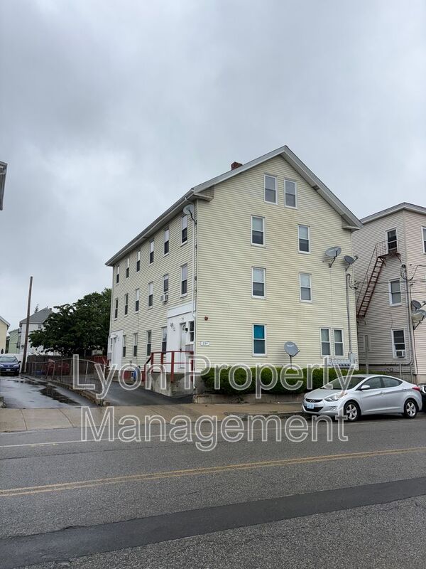 Pawtucket Condo: 234 East St