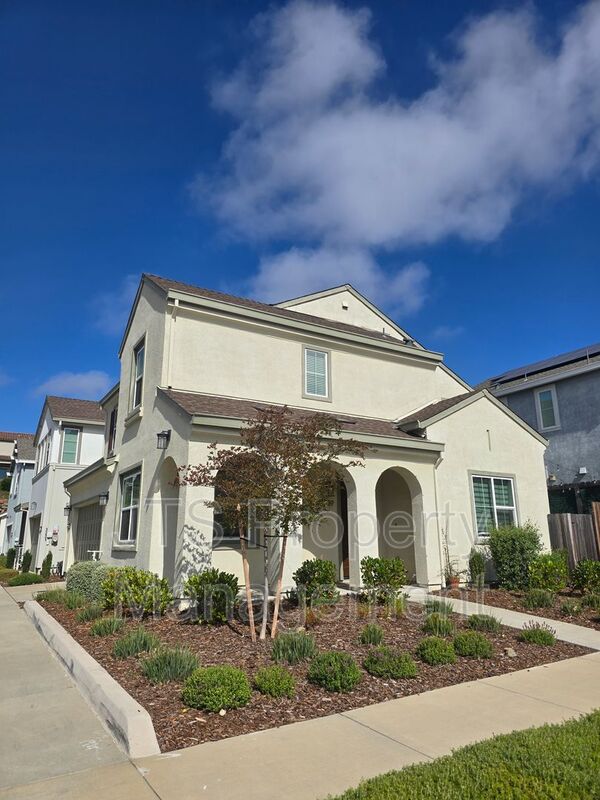 Folsom House: 3217 Sunny Gate Ln