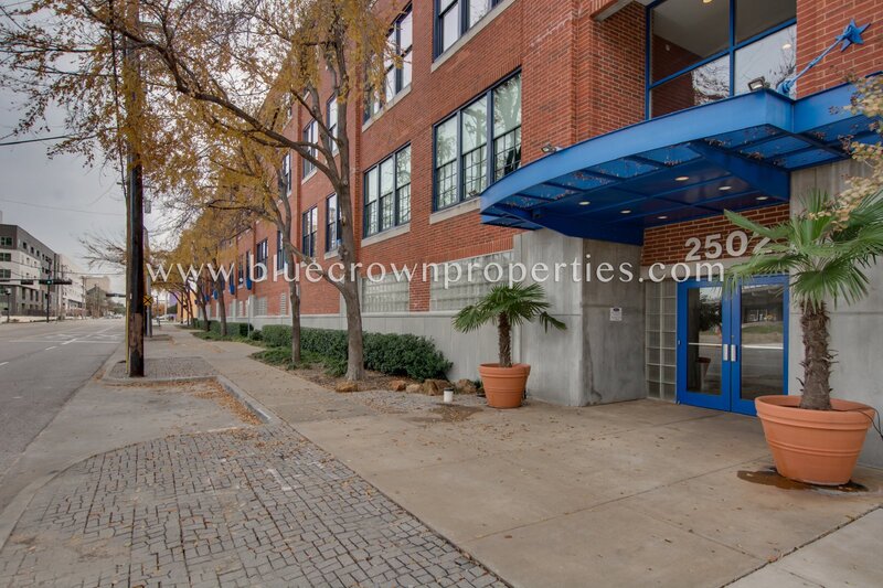 Dallas Condo: 2502 Live Oak St