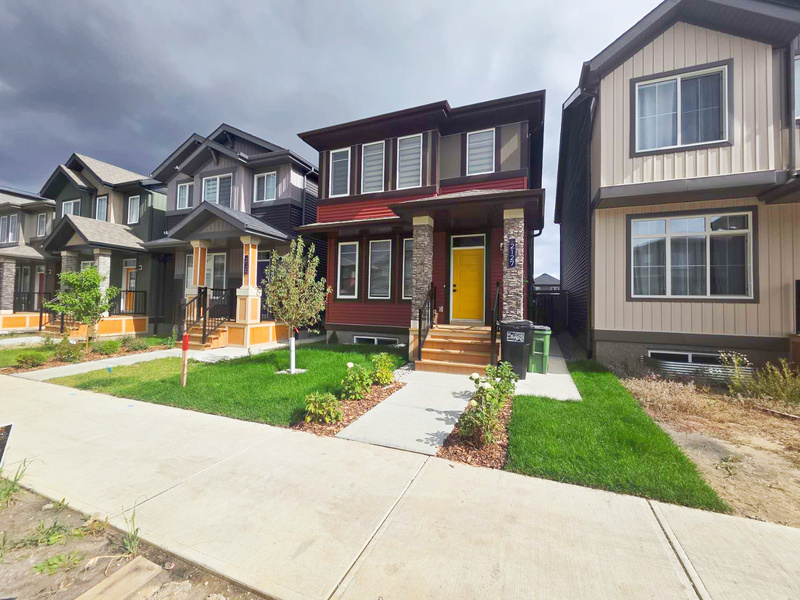 Edmonton House: 2127 Crossbill Ln NW