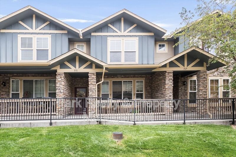 Aurora Townhome: 571 S. Mobile Place