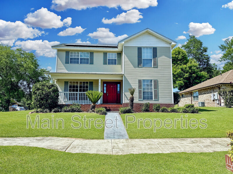 Pensacola House: 2121 Pin High Drive
