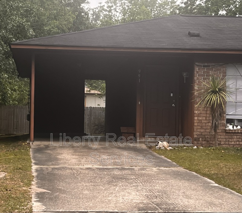 Hinesville Condo: 991 Live Oak Dr