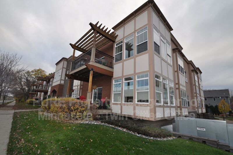 St Louis Park Condo: 4132 Vernon Ave S