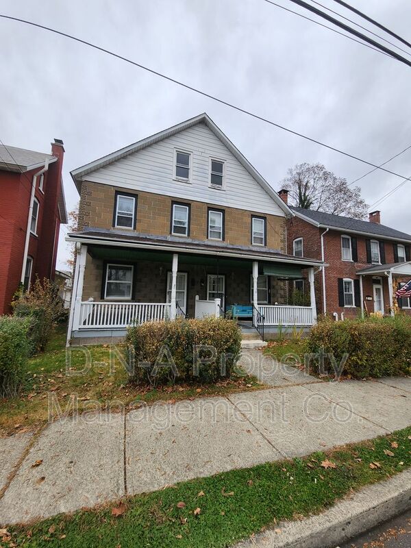 East Stroudsburg House: 80 Lenox Ave
