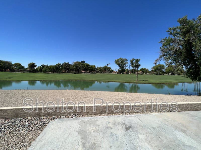 Peoria House: 18942 N 96th Ln