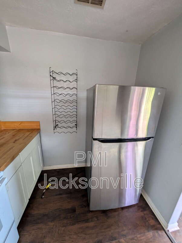 Jacksonville House: 2562 W 28th St