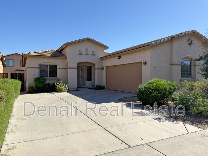 Laveen House: 7911 S. 50th Lane