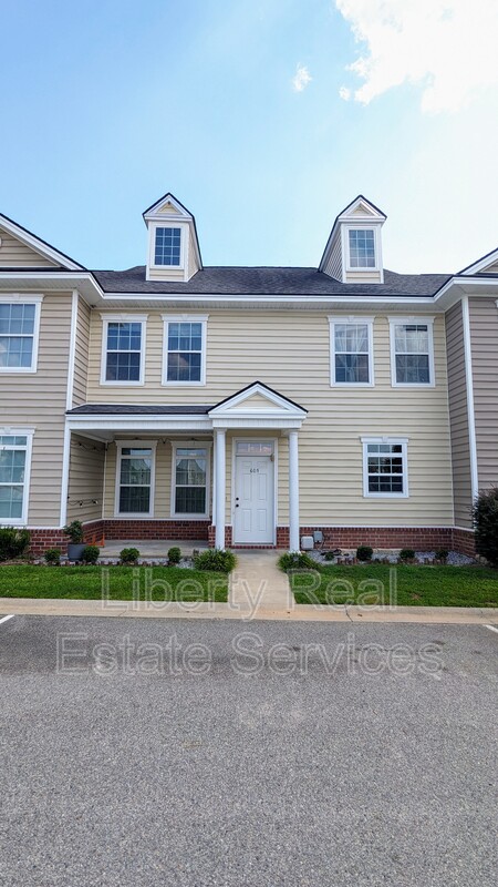 Hinesville House: 605 Atkinson Dr