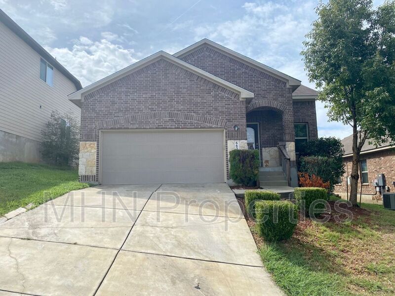 Gorgeous Two Story 4 bed/2.5 bath with loads of upgrades, right off 35 and Judson Rd! - Photo 1