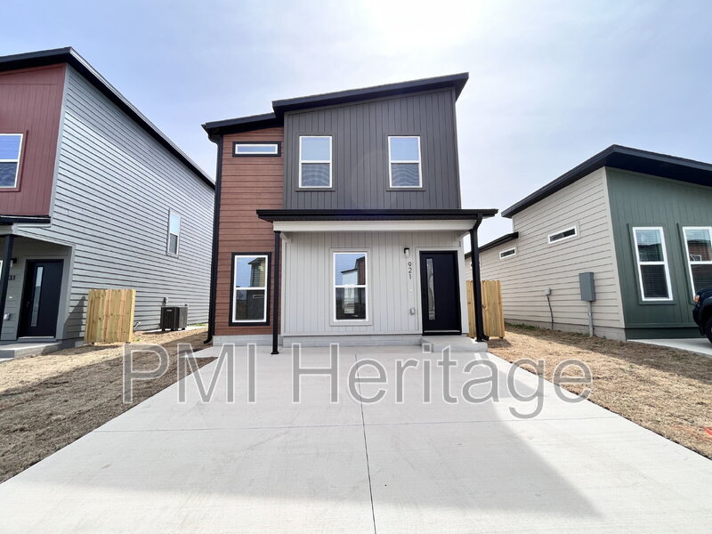Bentonville House: 921 States Avenue