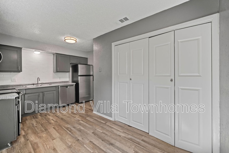 Arlington Townhome: 509 N Elm St