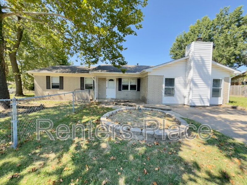 Broken Arrow House: 1948 South Hickory Avenue
