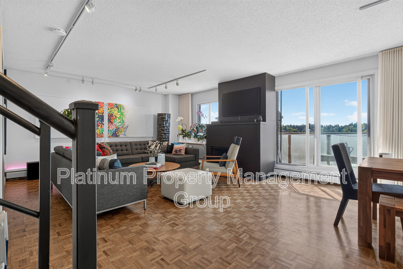 Calgary House: 702