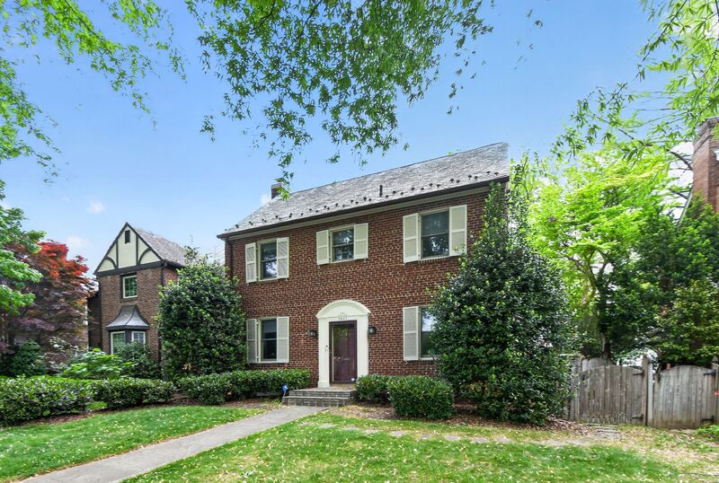 Washington House: 4825 Butterworth Place Northwest