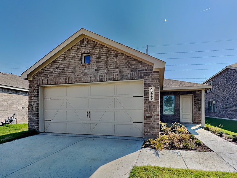 Little Elm House: 4229 Brindley Rd