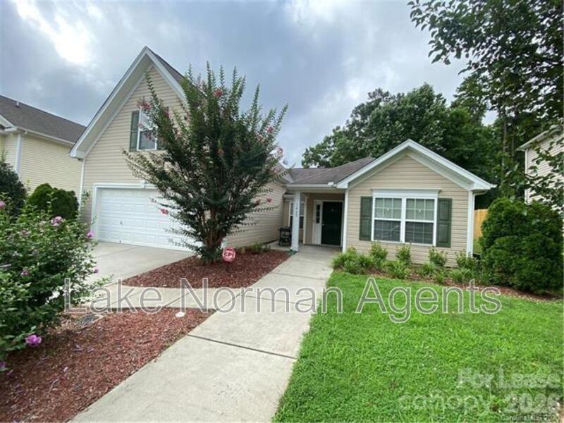 Dallas House: 1425 Eastway Dr