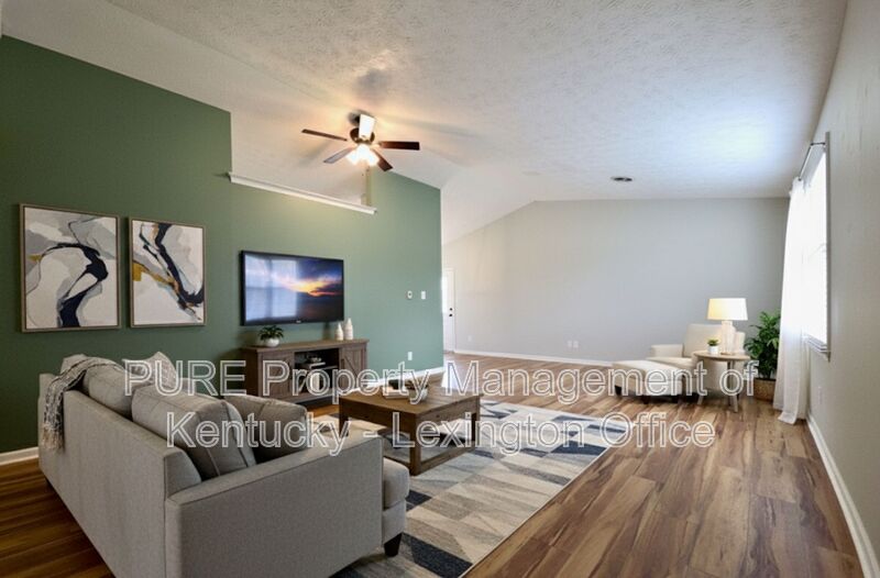 Nicholasville House: 305 Williamsburg Dr