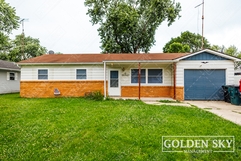 Muncie House: 3129 South Opechee Drive