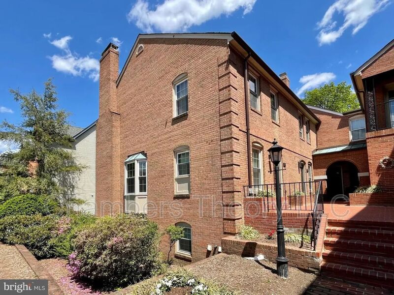 Arlington House: 1800 21st Street North