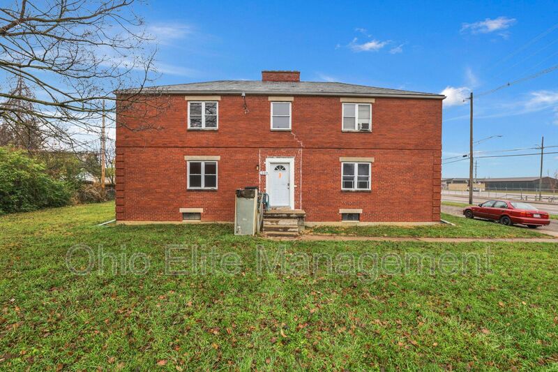 Columbus House: 209 N James Rd