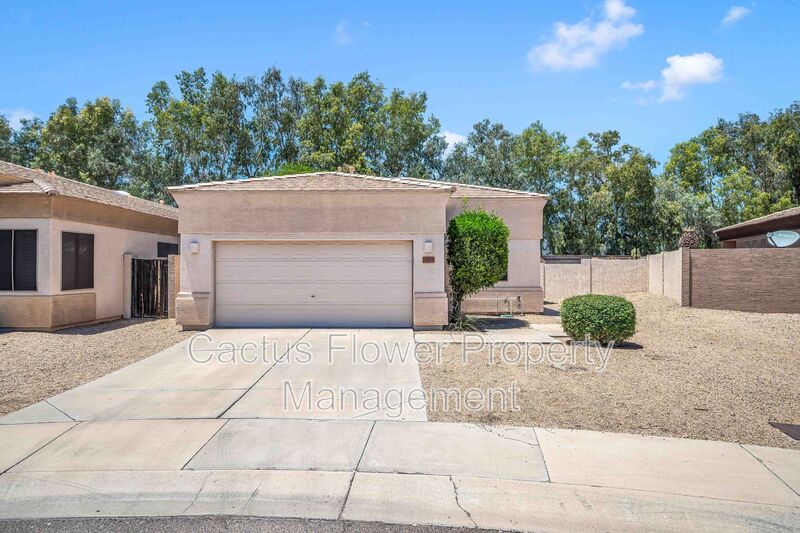 Glendale House: 20276 N 64th Ave