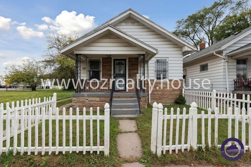 Toledo House: 207 Pulaski St.