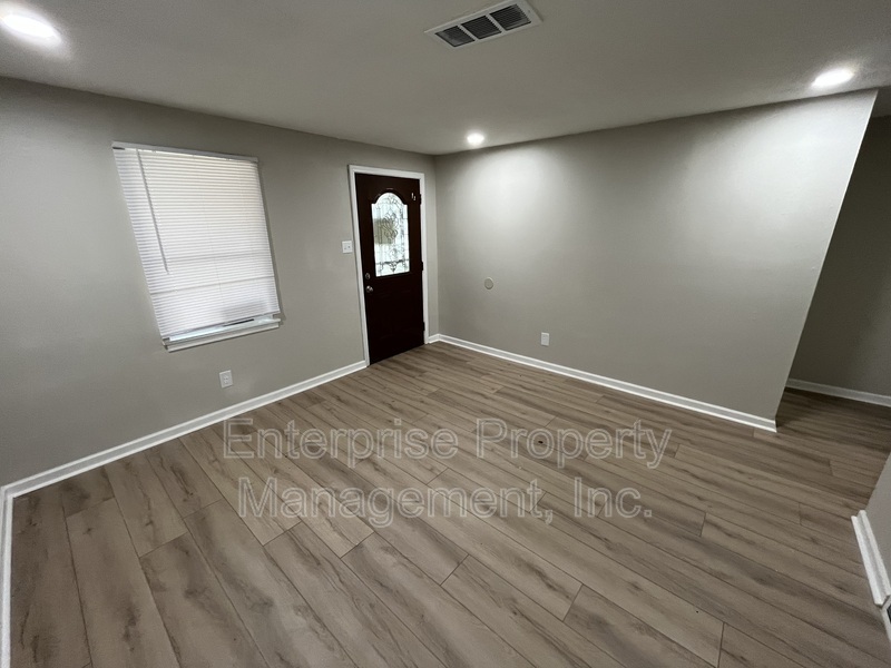Photo 2 of 865 Haynes St