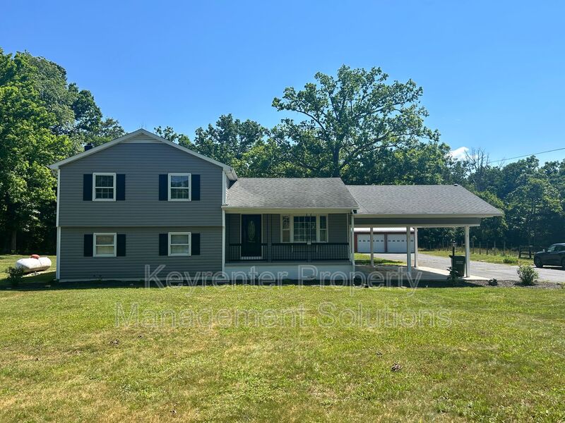 Stuarts Draft House: 781 Cold Springs Rd