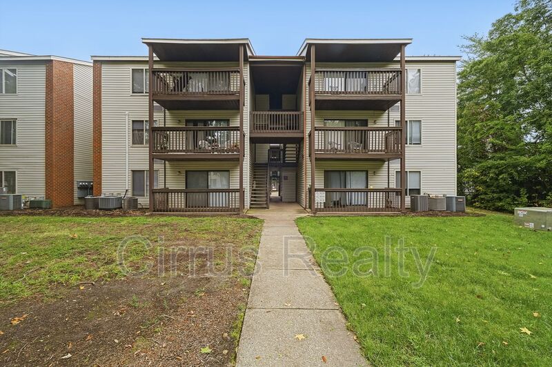 Hampton Condo: 124 Wells Ct