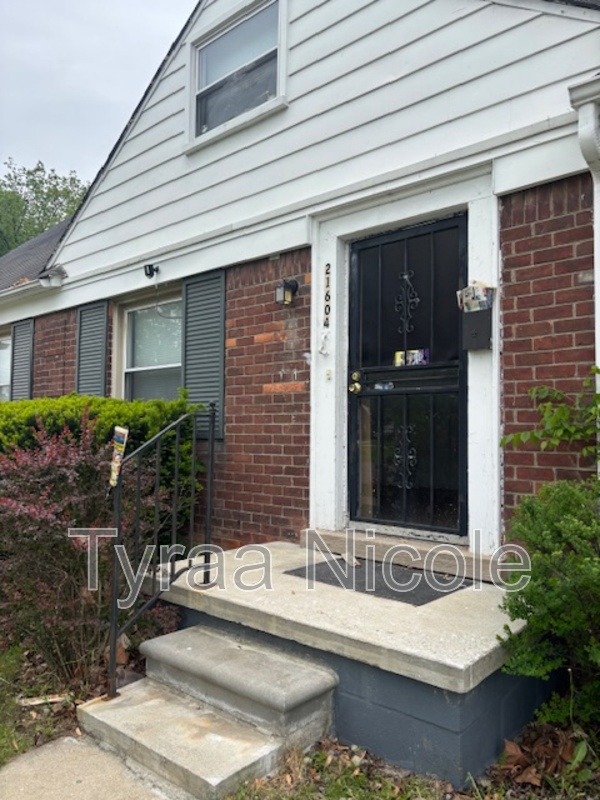 Grosse Pointe House: 21604 Moross Road