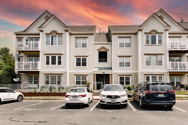 Sterling Condo: 21850 Locomotive Ter