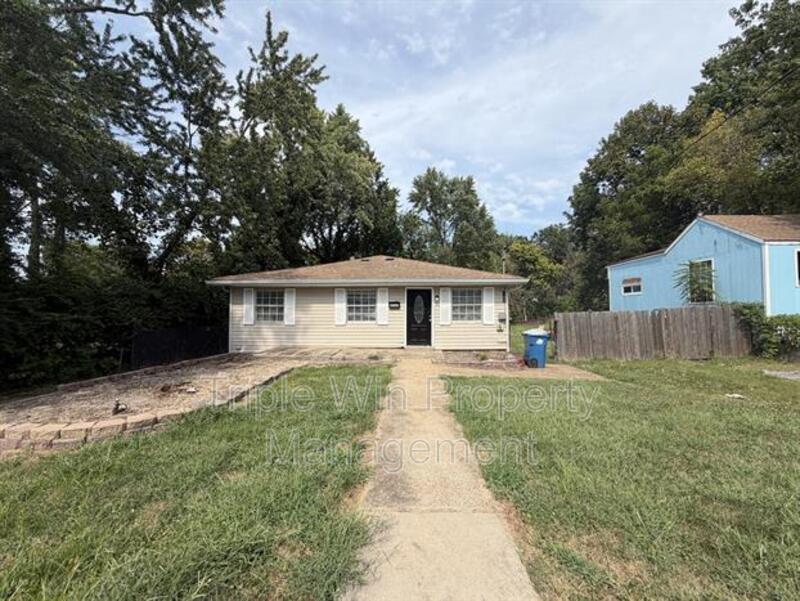 SAINT LOUIS House: 9937 CARLYLE AVE
