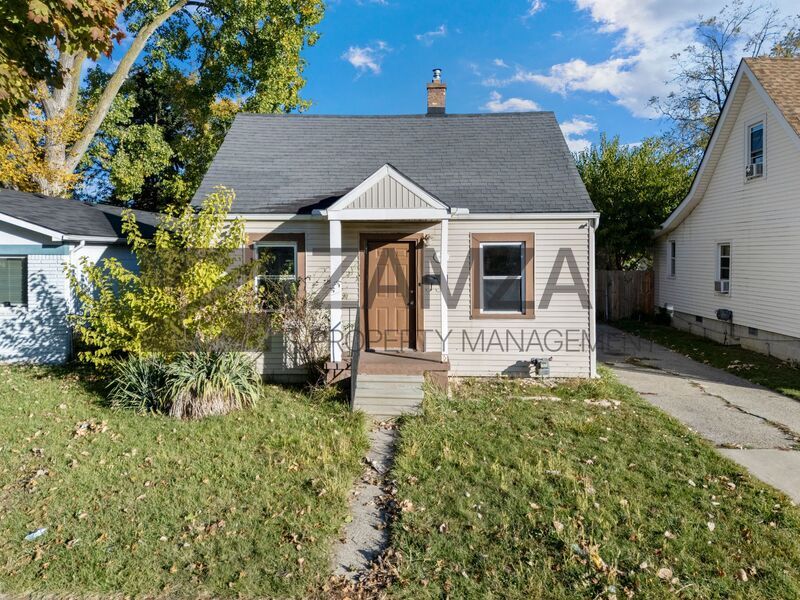 Warren House: 7583 Hudson Ave